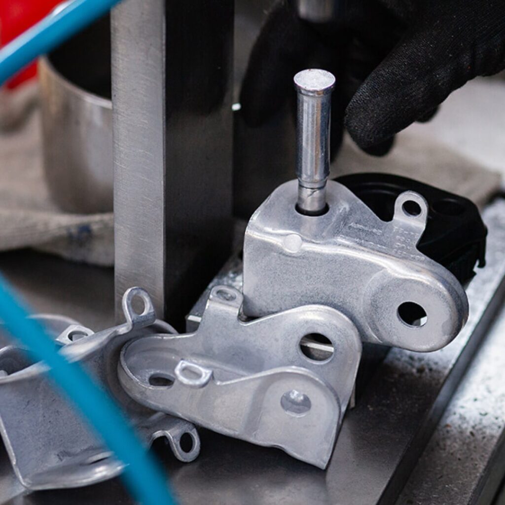 assemblaggio-manuale