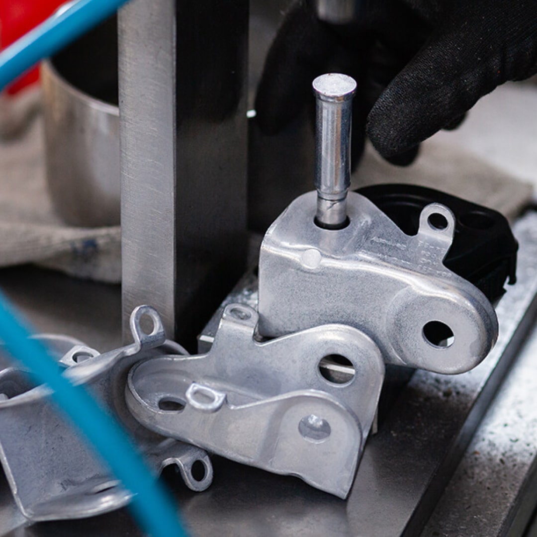 assemblaggio-manuale