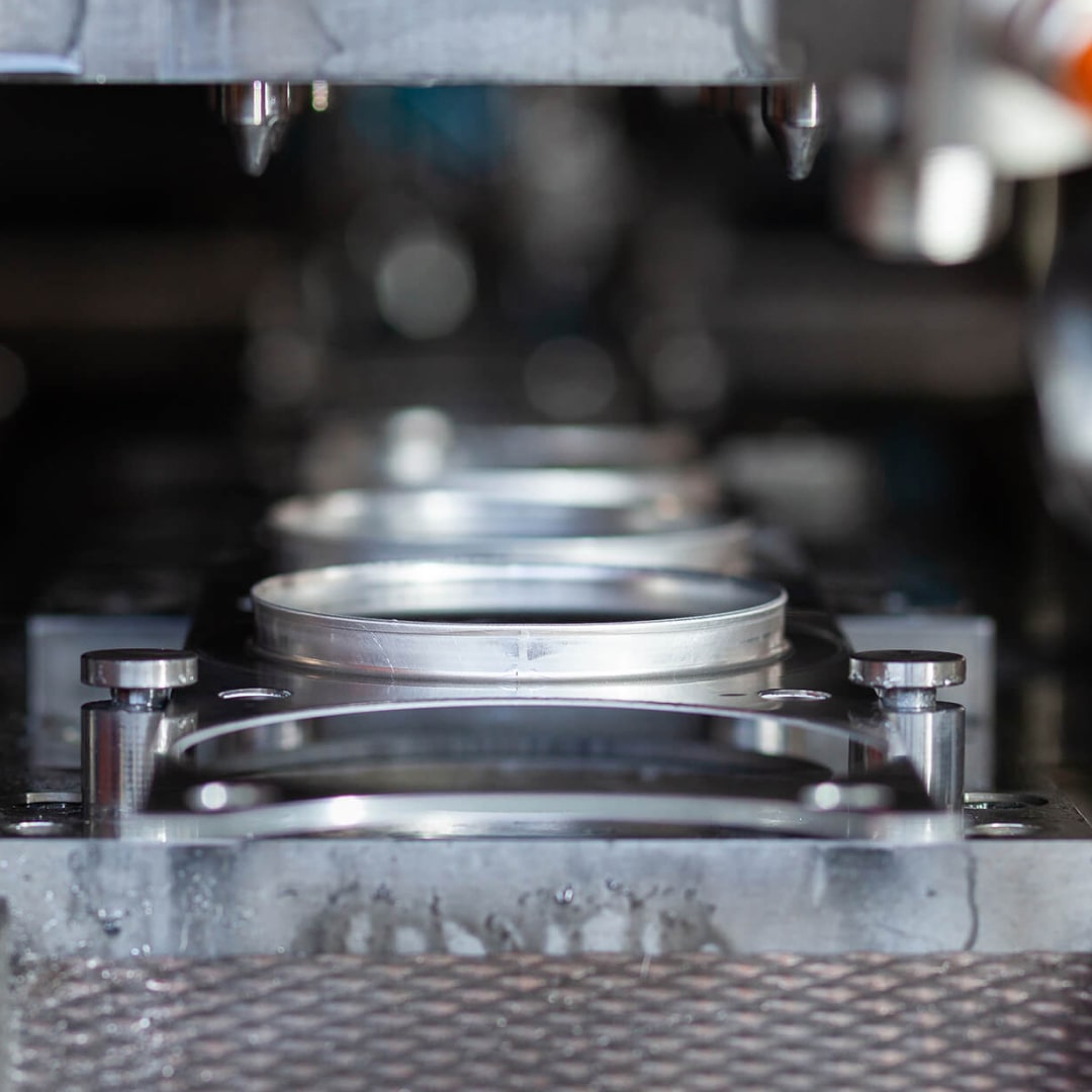 servizio-stampaggio-lamiere